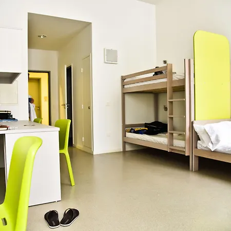 Hostel S'cool Centre *